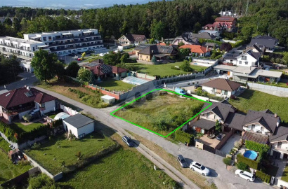 Na predaj stavebný pozemok so stavebným povolením – Prievidza, sídlisko Sever, ul. Bazová (684 m2) Na predaj stavebný pozemok so stavebným povolením – Prievidza, sídlisko Sever, ul. Bazová (684 m2)